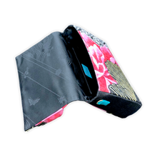 Load image into Gallery viewer, Bow Clutch Bag _ Serial No.TM01211