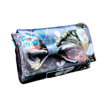 Load image into Gallery viewer, Bow Clutch Bag _ Serial No.TM01217