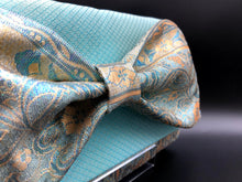 Load image into Gallery viewer, Bow Clutch Bag _ Serial No.TM01204