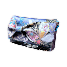 Load image into Gallery viewer, Bow Clutch Bag _ Serial No.TM01217