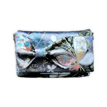 Load image into Gallery viewer, Bow Clutch Bag _ Serial No.TM01217