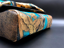 Load image into Gallery viewer, Bow Clutch Bag _ Serial No.TM01202
